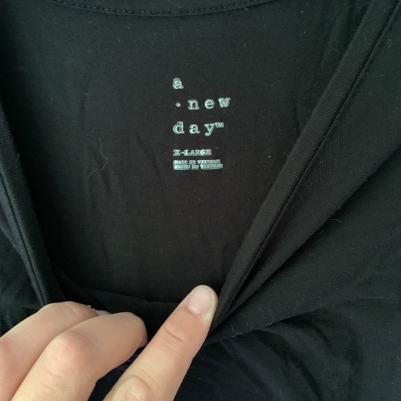 Black Sleeveless top - Picture 2 of 3